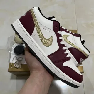 Nike 酒红色白色低帮造型皮革鞋面生活方式运动鞋