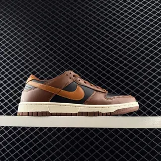 Nike Dunk Low भूरी और काली चमड़े की स्केटबोर्ड जूते