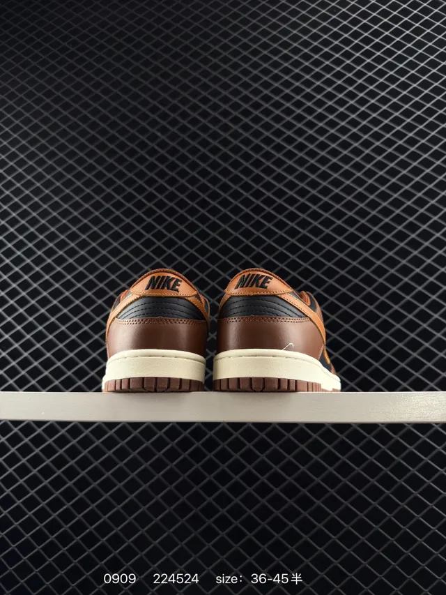 Nike Dunk Low Chaussures de Skateboard en Cuir Marron et Noir 3