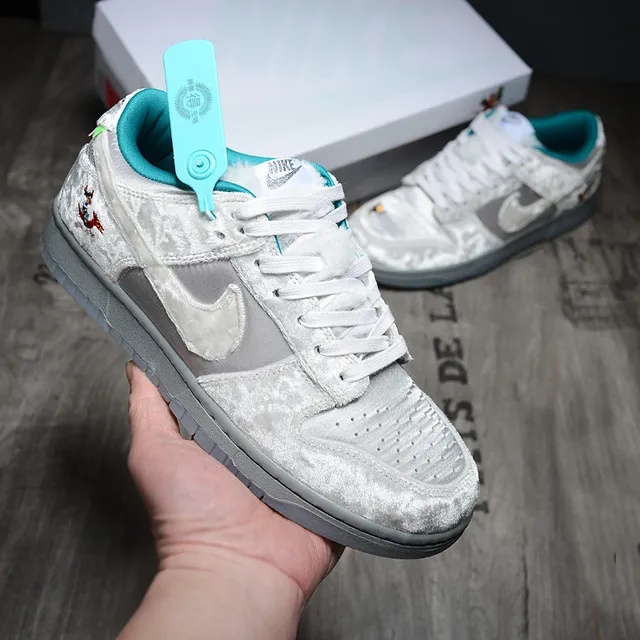 Nike Dunk Low gris bleu avec dessus texturé en velours accent teal doublure chaussures de skateboard 3
