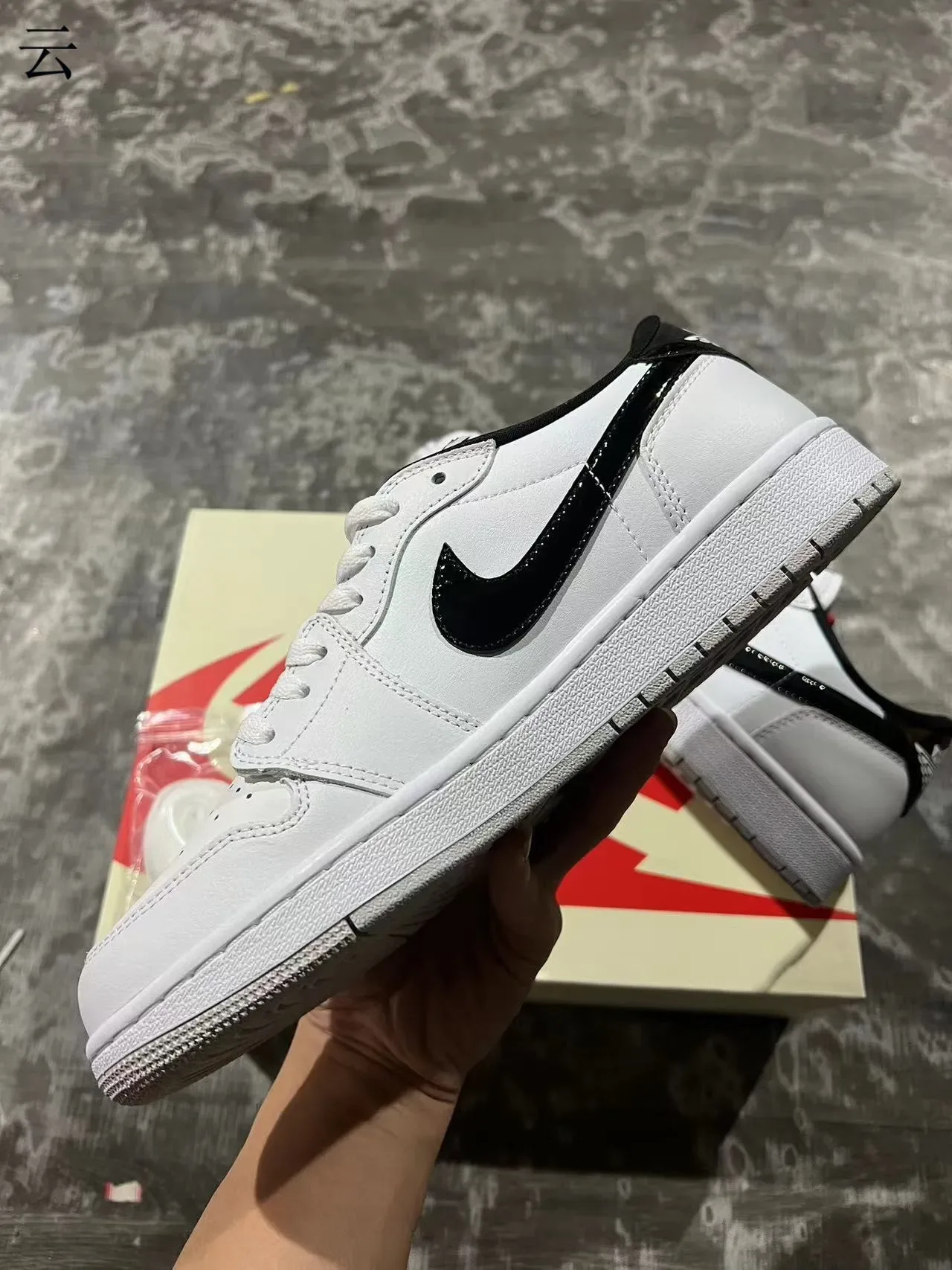 Nike Dunk Low White Black Tênis Lifestyle 5