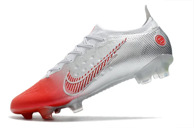 Nike Sapatos de futebol dourados pretos com overlay metálico de malha base para solo firme 11