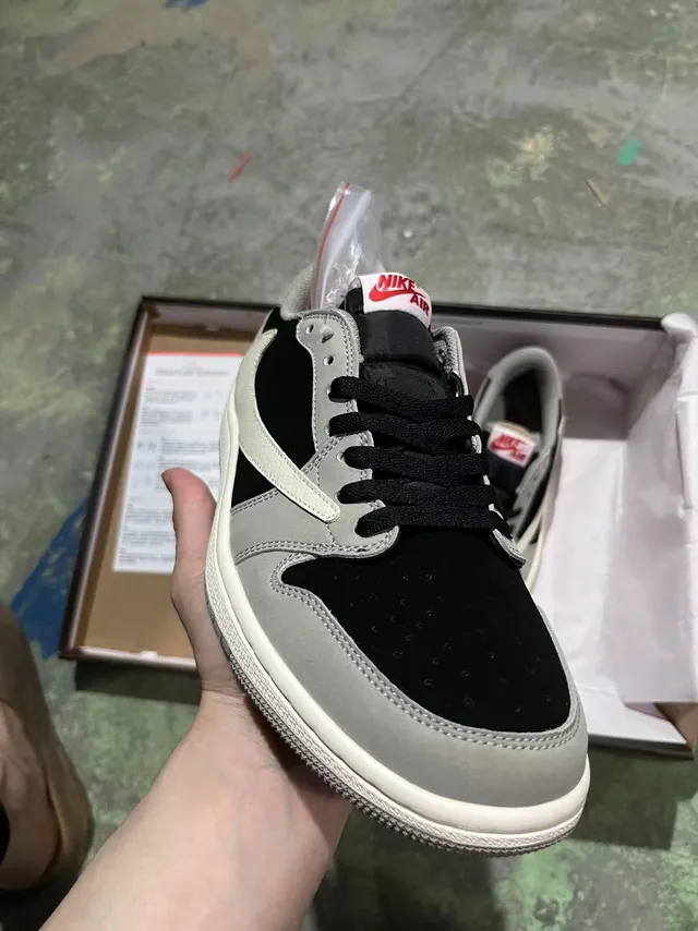 Nike Gray Black Low-Top Layered Suede/nubuck/leather Lifestyle Sneakers 2