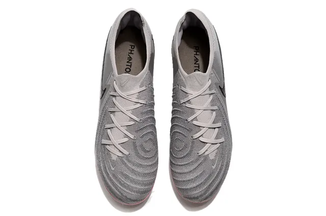 Nike Chaussures de football gris multicolor à upper en tricot, semelle irisée, terrain ferme 11