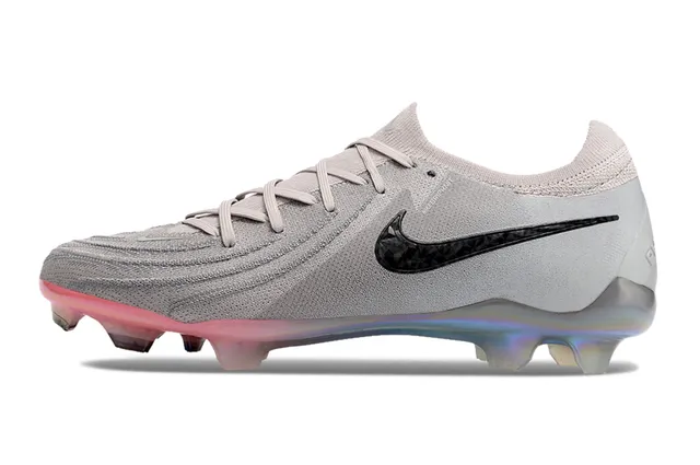 Nike Chaussures de football gris multicolor à upper en tricot, semelle irisée, terrain ferme 17