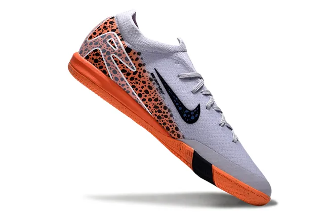 Nike Gris Orange Chaussures de soccer indoor à coupe basse avec collet de chaussette 2