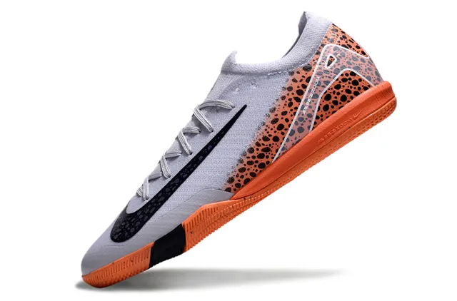 Nike Gris Orange Chaussures de soccer indoor à coupe basse avec collet de chaussette 3