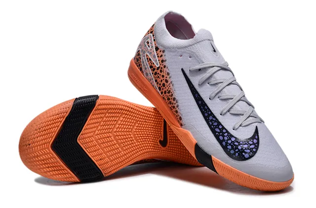 Nike Gris Orange Chaussures de soccer indoor à coupe basse avec collet de chaussette 4
