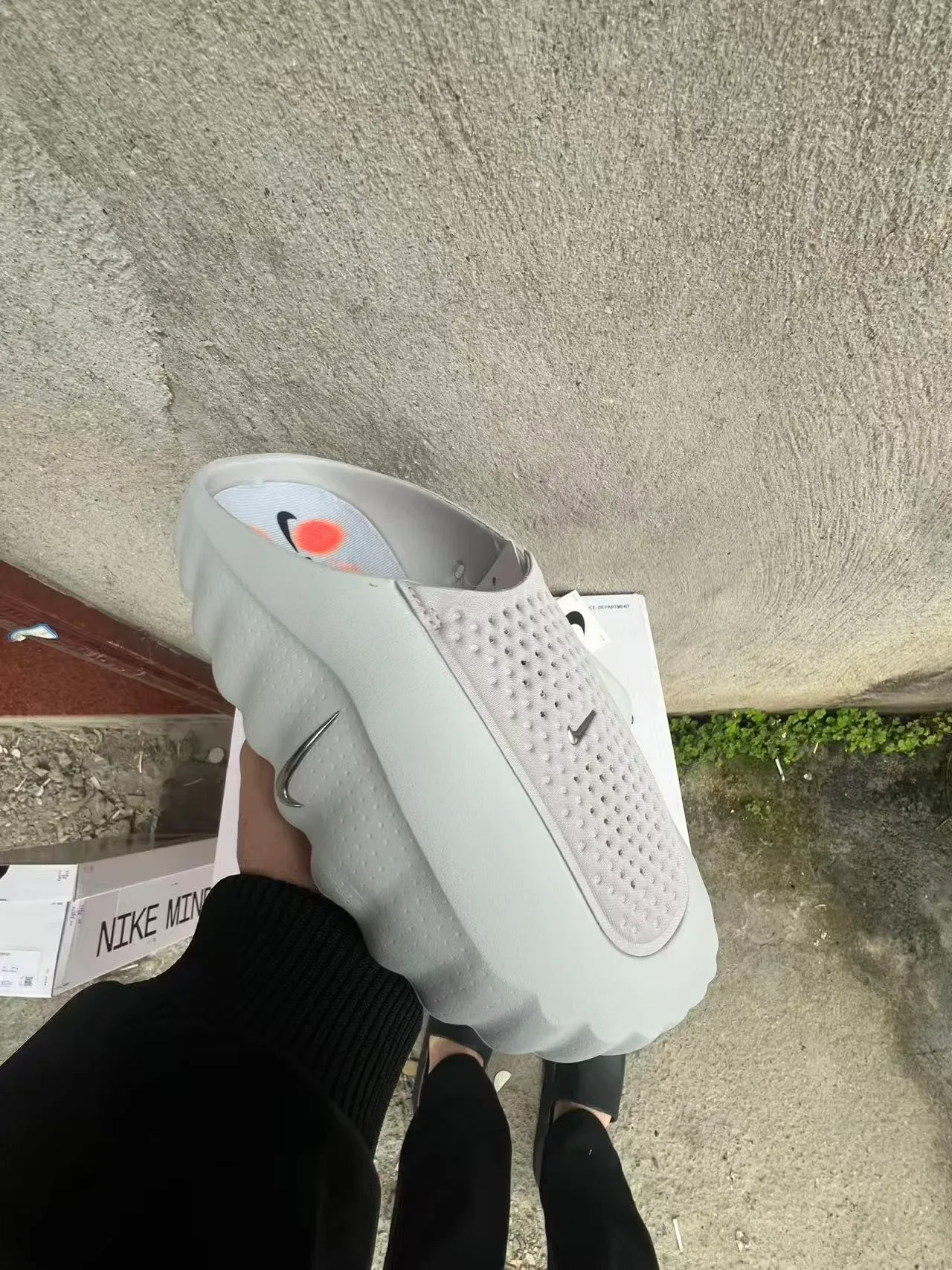 Nike Gray Orange Sculpted Wavy Midsole Pod Outsole Sneakers 2