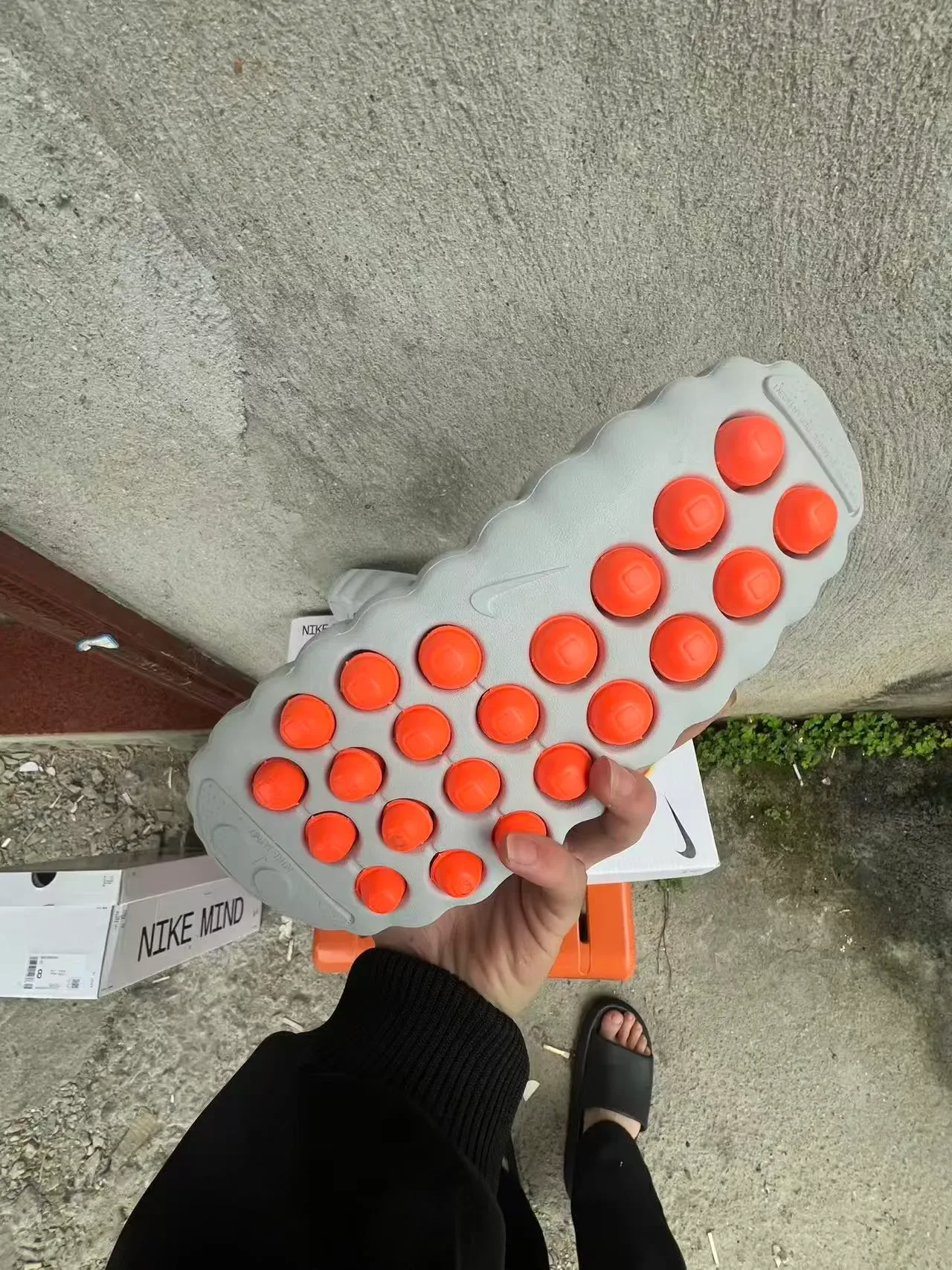 Nike Gray Orange Sculpted Wavy Midsole Pod Outsole Sneakers 6