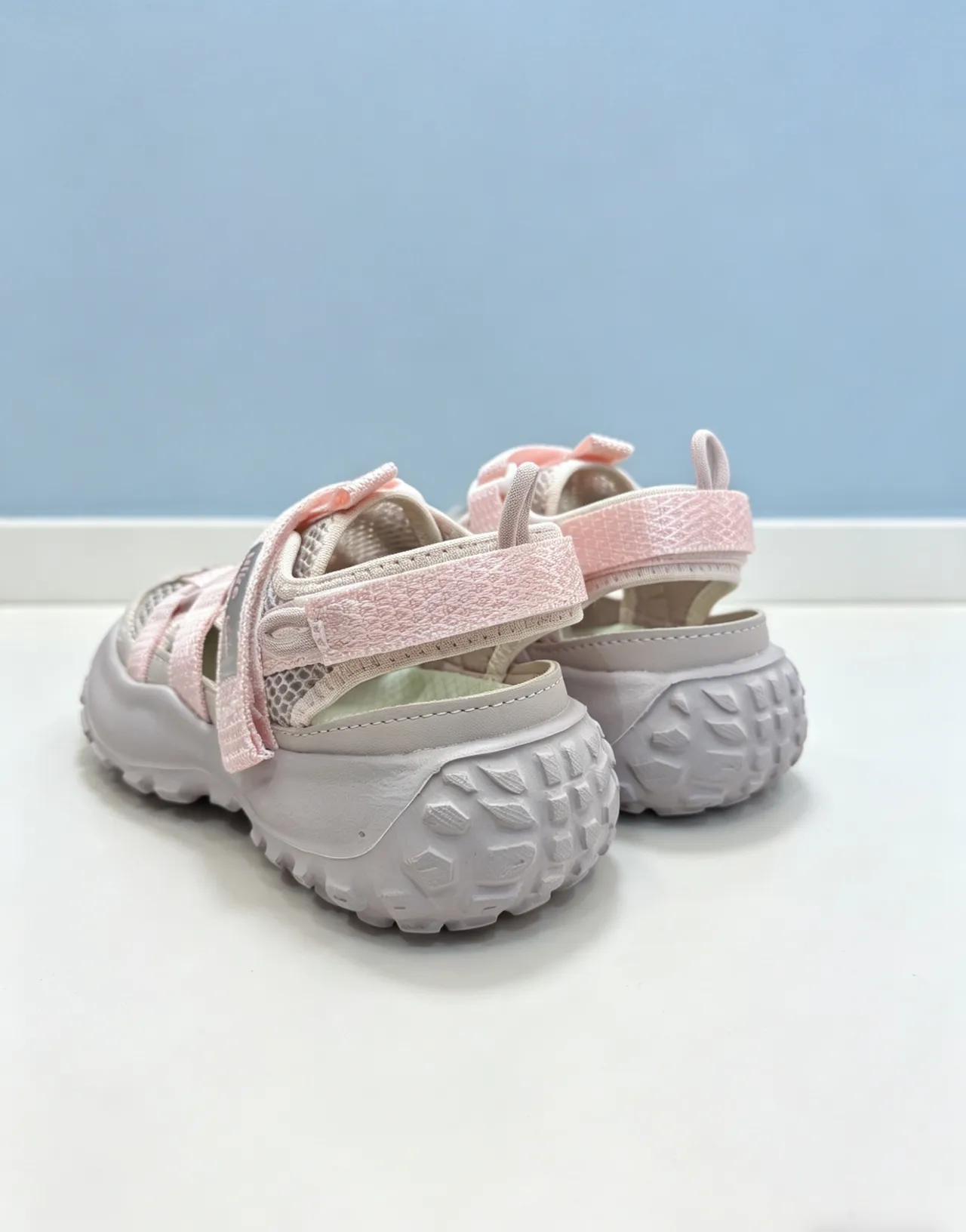 Nike Gris Rose Épaisse Plateforme Semelle Multi-Bandes Velcro Fermeture Sandales Casual 7