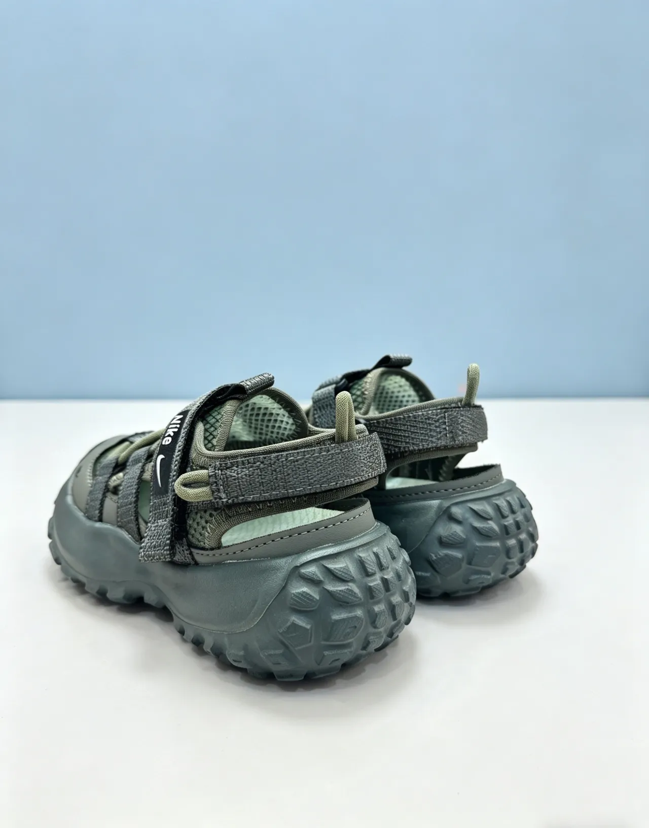 Nike Gris Rose Épaisse Plateforme Semelle Multi-Bandes Velcro Fermeture Sandales Casual 13