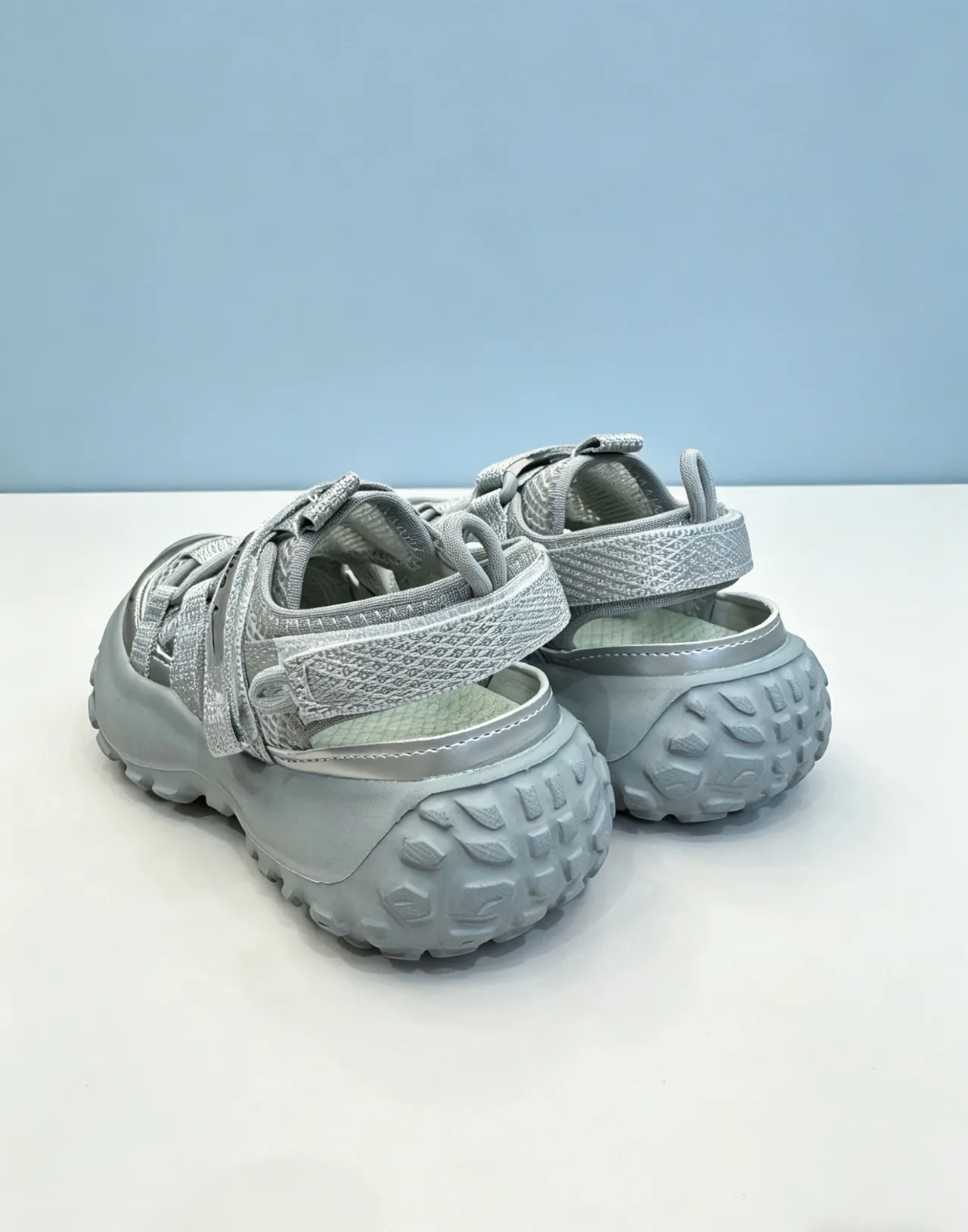 Nike Gris Rose Épaisse Plateforme Semelle Multi-Bandes Velcro Fermeture Sandales Casual 23