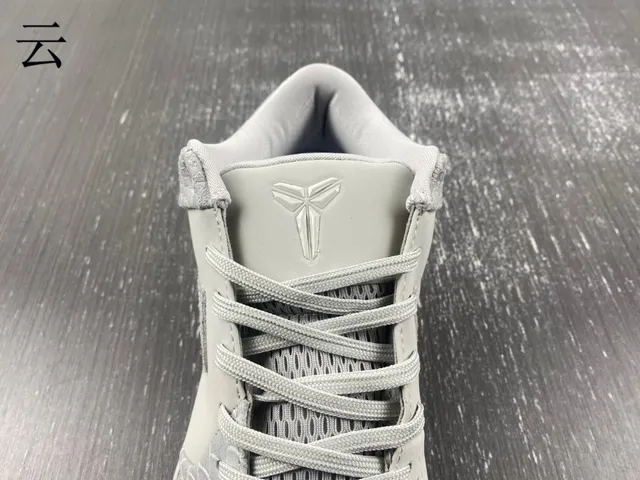 Nike Gray Silver Low-Top Textured Synthetic Upper Basketball Shoes 7