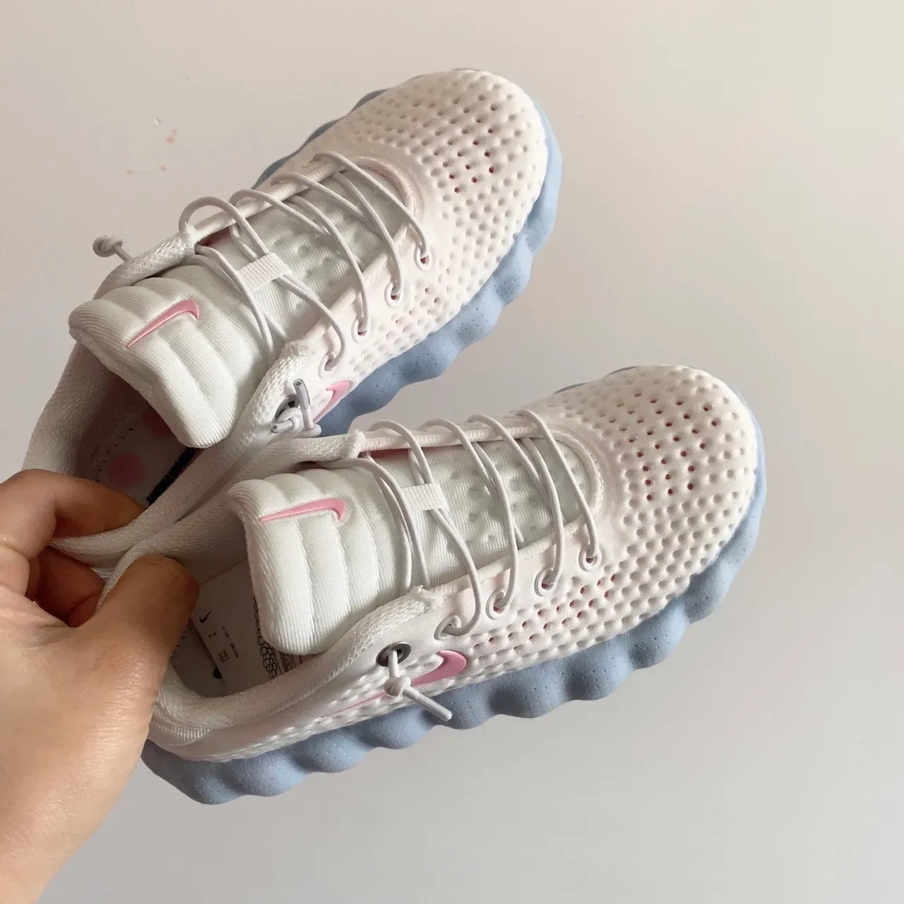 Nike Gray White Perforated Knit Upper Sculpted Wavy Midsole Lifestyle Sneakers 5