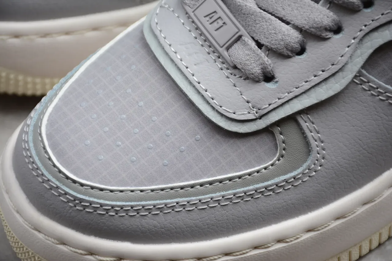 Nike Gray Yellow Low-Top Platform Sole Lifestyle Sneakers 9