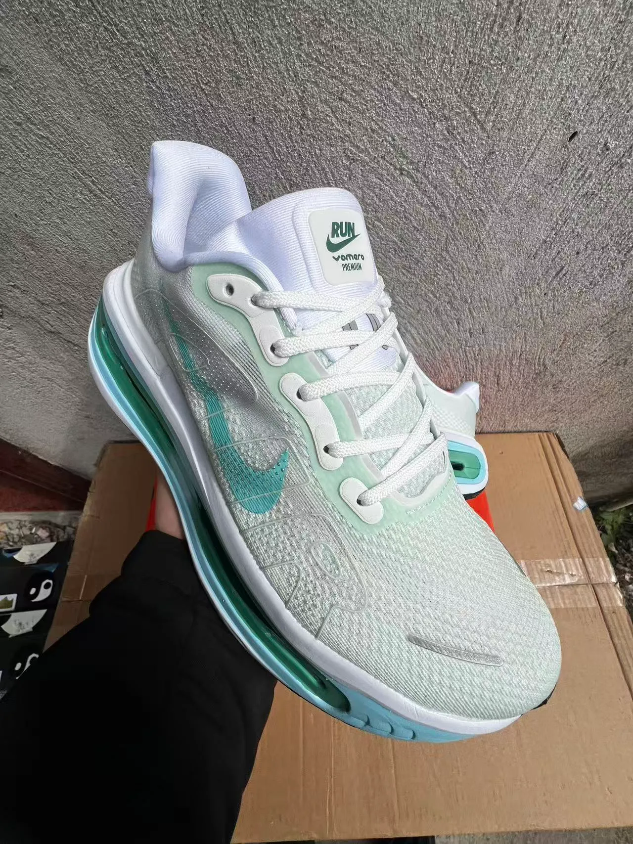 Nike Green Blue Mesh Upper Visible Air Cushioning Lifestyle Sneakers 2