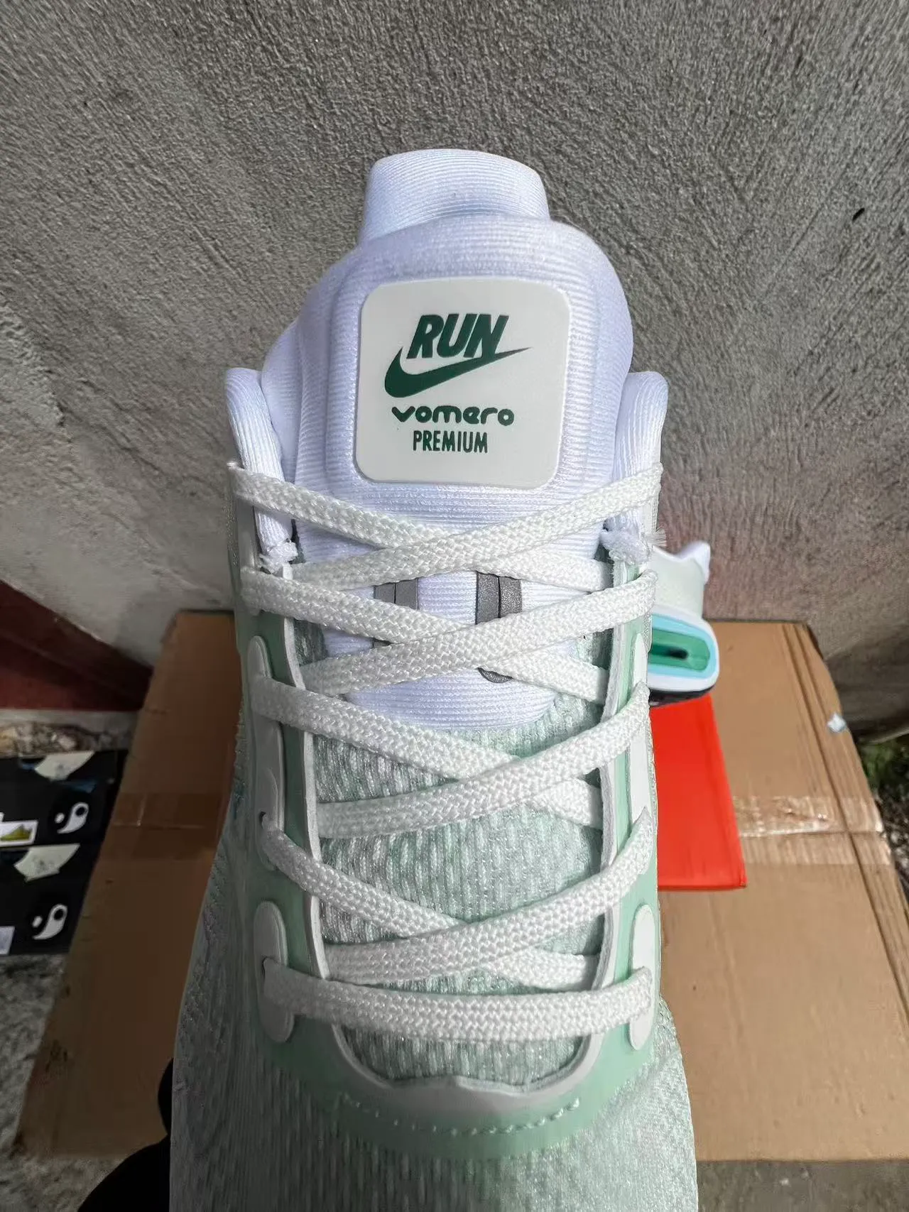Nike Green Blue Mesh Upper Visible Air Cushioning Lifestyle Sneakers 4