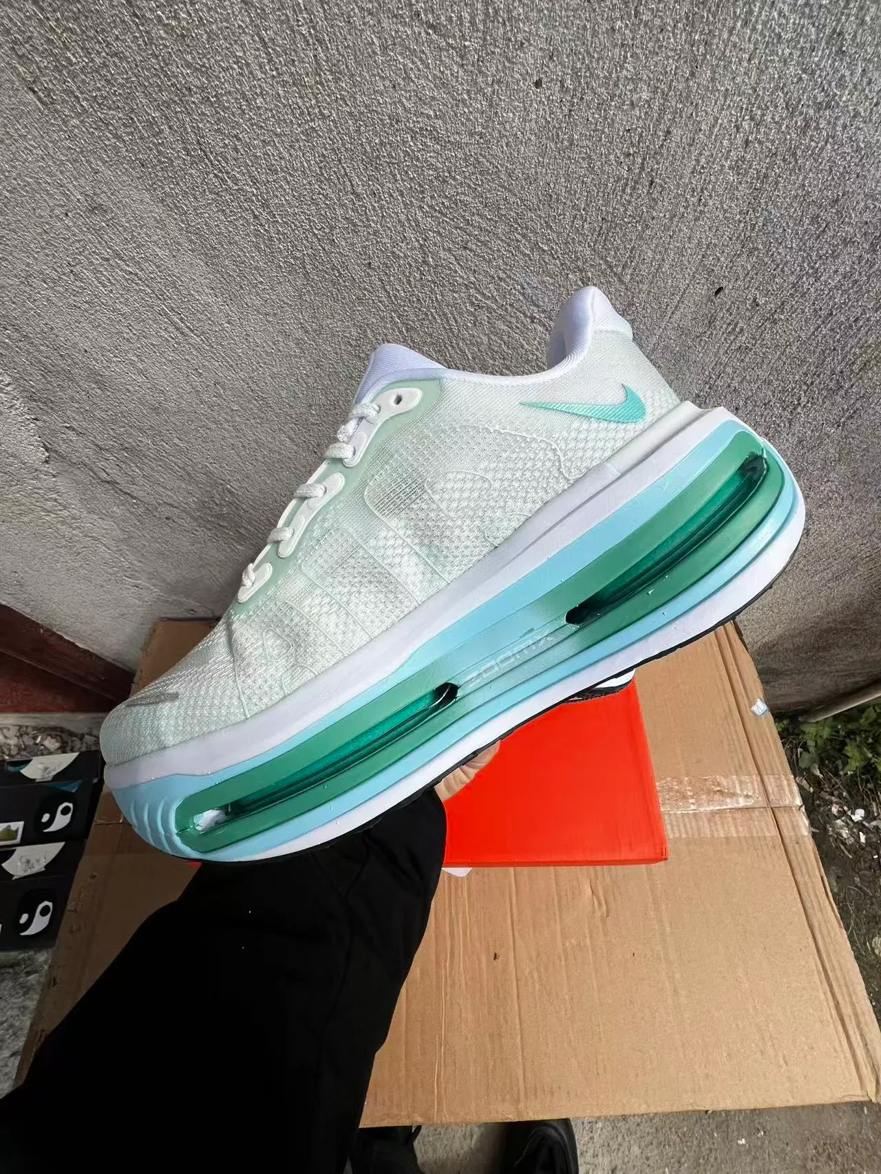 Nike Green Blue Mesh Upper Visible Air Cushioning Lifestyle Sneakers 5