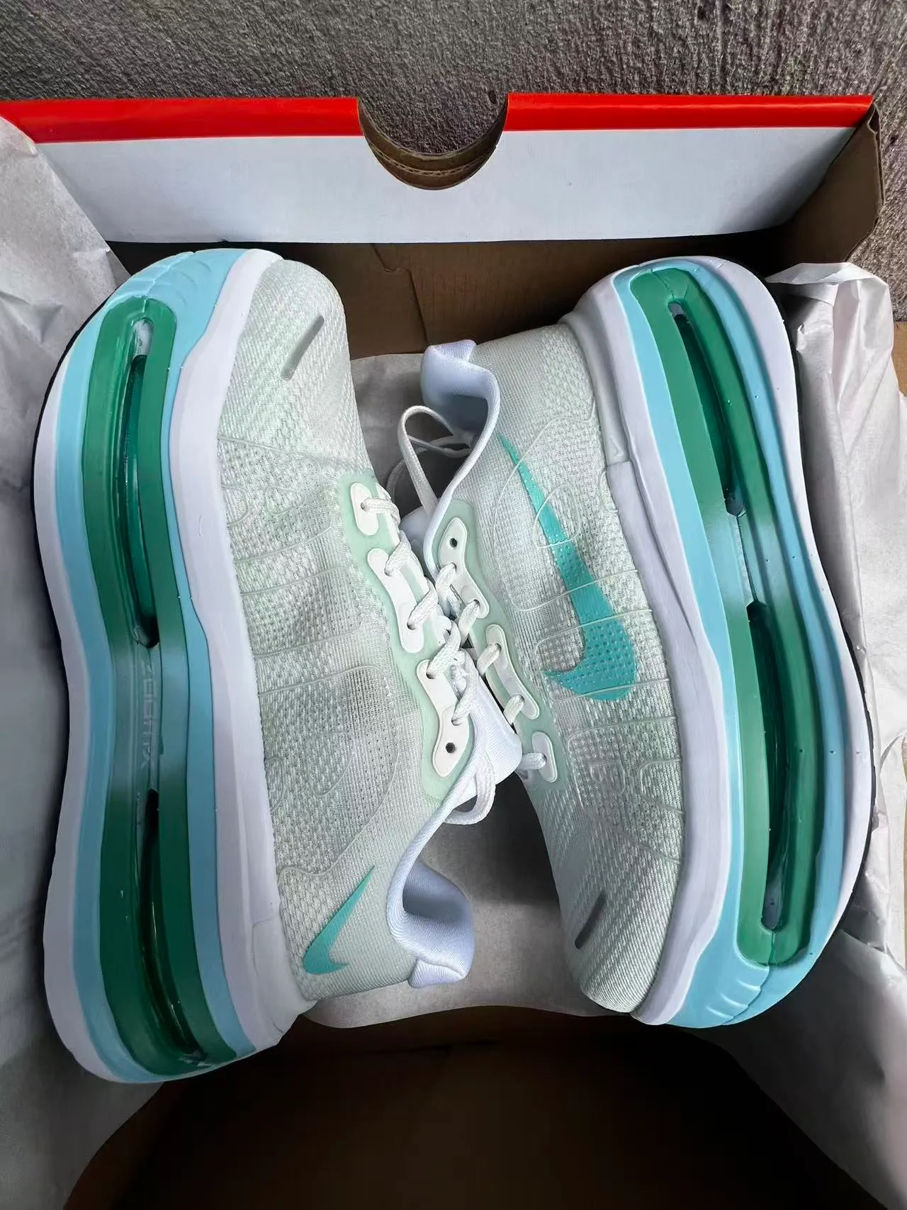 Nike Green Blue Mesh Upper Visible Air Cushioning Lifestyle Sneakers 9