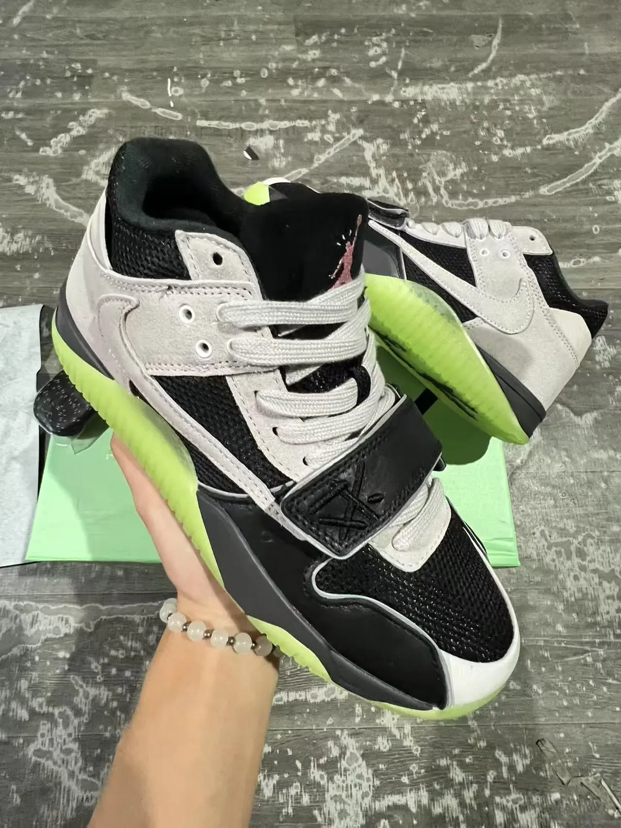 Nike Green Gray Layered Suede And Mesh Upper Neon Sculpted Outsole Sneakers 2