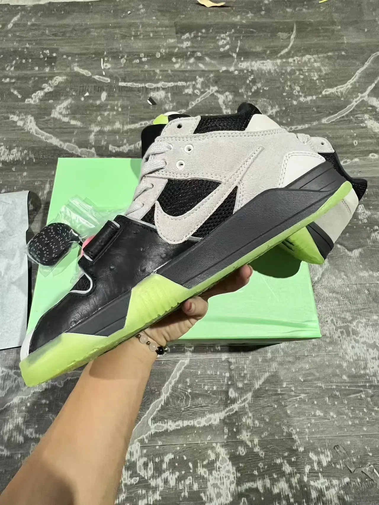 Nike Green Gray Layered Suede And Mesh Upper Neon Sculpted Outsole Sneakers 5