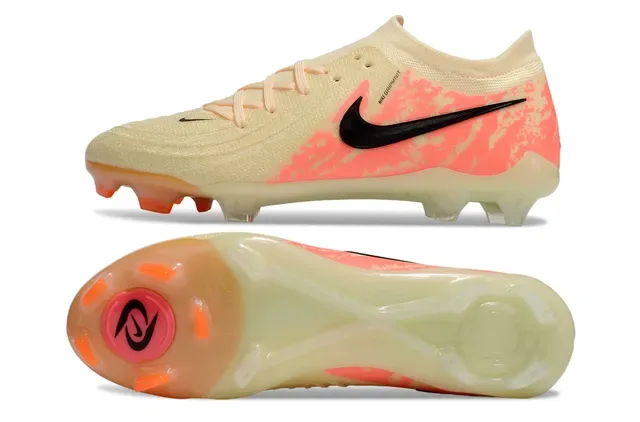 Chuteiras de futebol Nike Gripknit Beige Orange com upper de knit, solado translúcido e superfície firm-ground 6