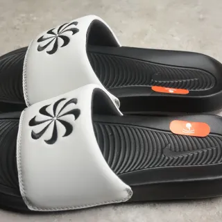 Nike Kawa Slide सफेद काला नारंगी चप्पल