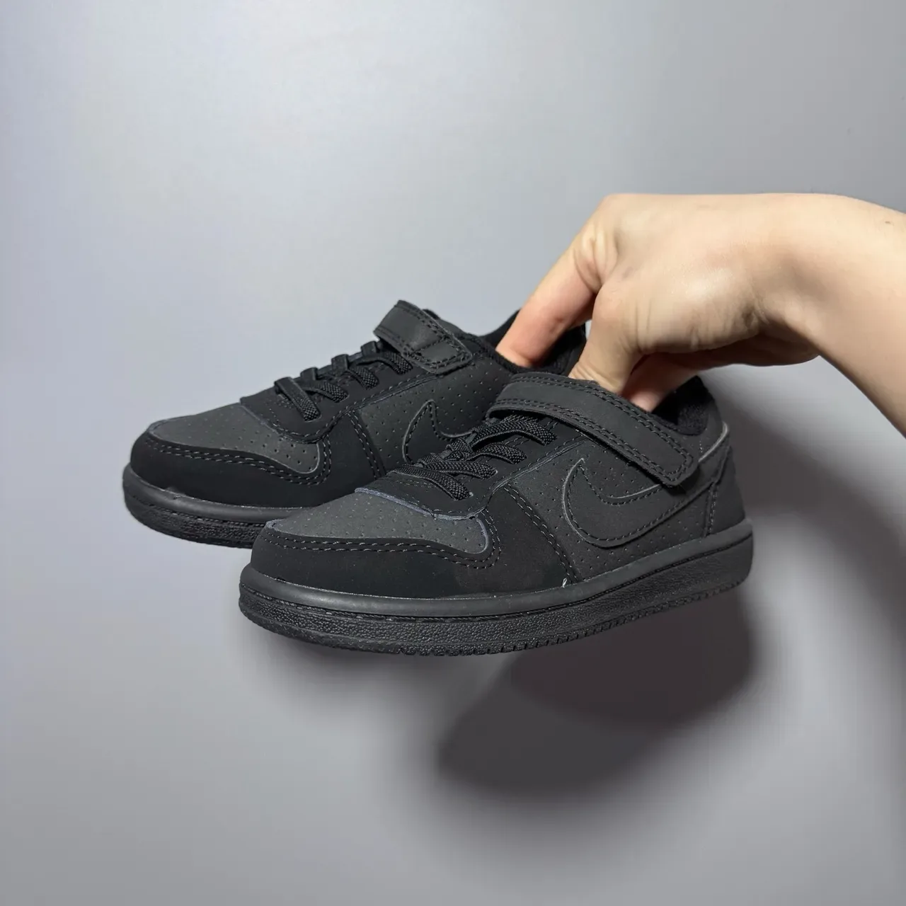 Nike Kids Low-Top Velcro Strap Black Lifestyle Sneakers 24