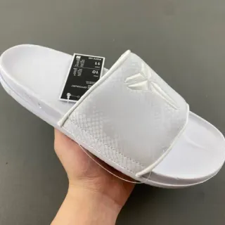 Nike Kobe Slide सफेद टेक्स्चर्ड पट्टा स्लिपर