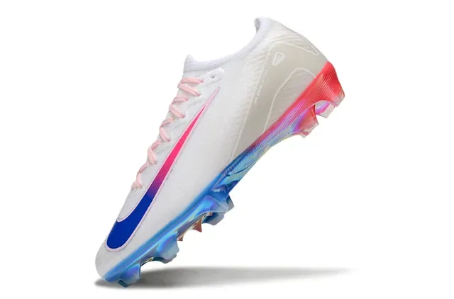 耐克 Mercurial Vapor 硬地足球鞋 3