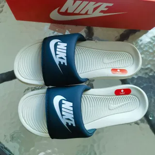 नाइक नेवी व्हाइट एक पट्टा स्लाइड मोल्डेड ईवीए Footbed स्लिपर्स