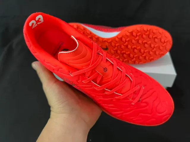 Nike chaussures de football indoor orange et noir avec upper en synthétique moulé et superposition de motif de vague texturé 5
