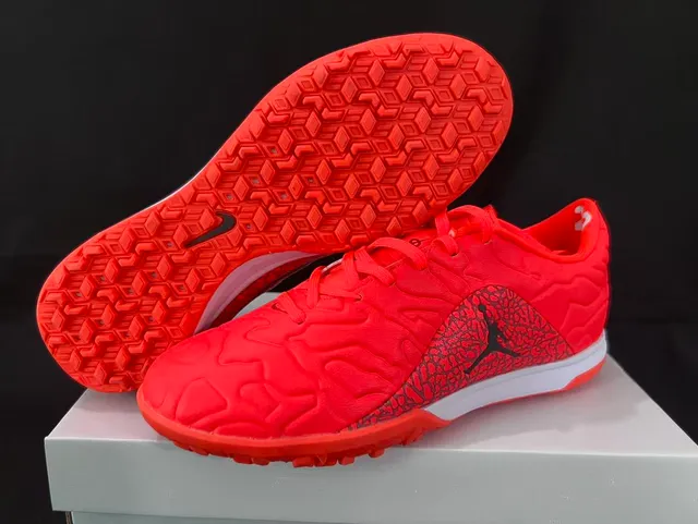 Nike chaussures de football indoor orange et noir avec upper en synthétique moulé et superposition de motif de vague texturé 8