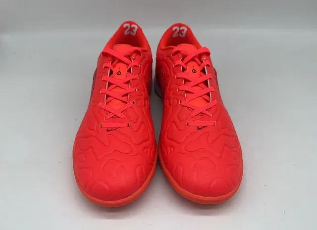 Nike chaussures de football indoor orange et noir avec upper en synthétique moulé et superposition de motif de vague texturé 12