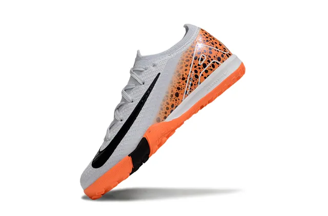 Nike Zapatos de fútbol turf con parte superior de tejido naranja gris y cordones asimétricos 4