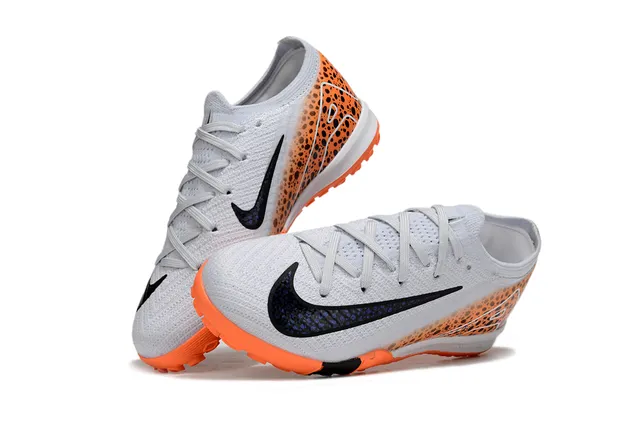 Nike Zapatos de fútbol turf con parte superior de tejido naranja gris y cordones asimétricos 5
