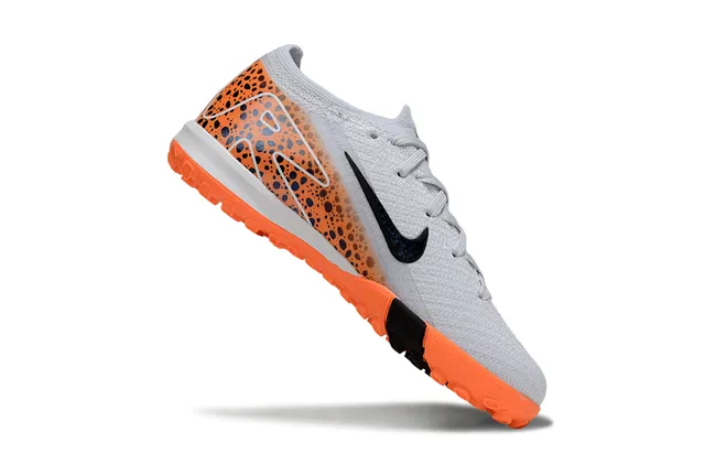 Nike Zapatos de fútbol turf con parte superior de tejido naranja gris y cordones asimétricos 6