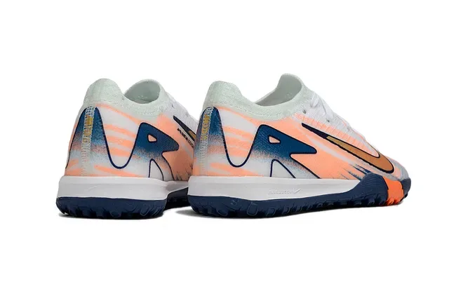Chaussures de football Nike Orange Navy avec upper en knit et overlay d'impression graphique pour turf 5