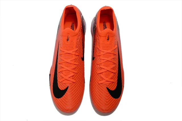 Nike Chaussures de football orange rose avec upper tricot et semelle turf 2