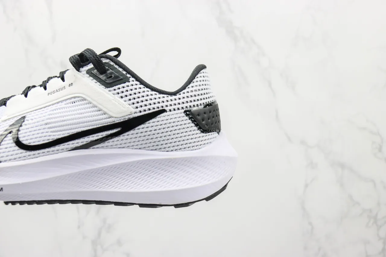 Nike Pegasus 40 White Black Running Shoes 7