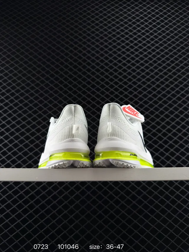 Nike Pegasus Premium Zapatos de correr blancos y verdes con upper de malla y unidad Air Zoom visible 3