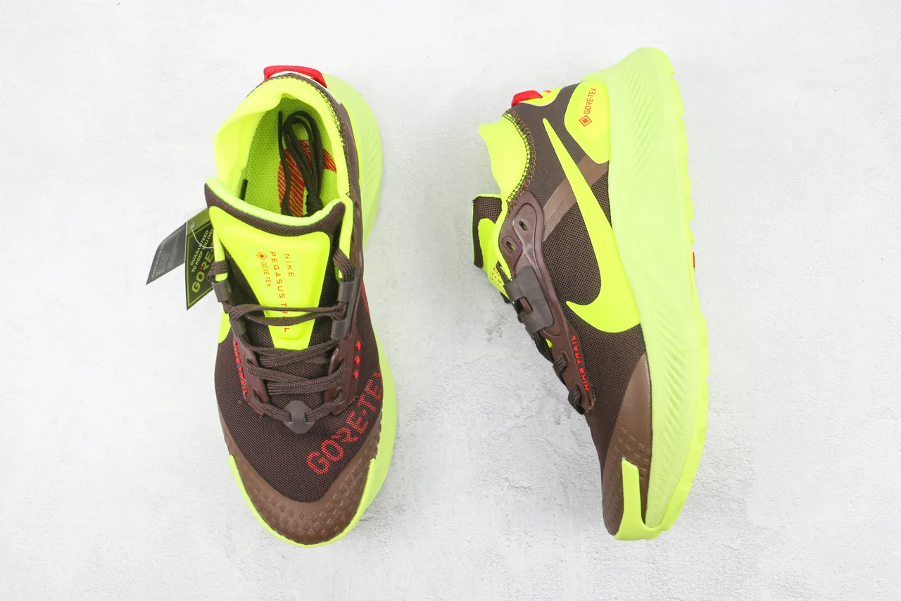 Nike Pegasus Trail 4 GORE-TEX Chaussures de course Marron et Jaune Néon 3