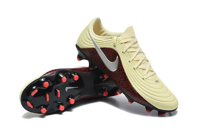 Nike Phantom GT Beige Red Chaussures de football à lacets, coupe basse, upper synthétique texturé pour terrain ferme 7