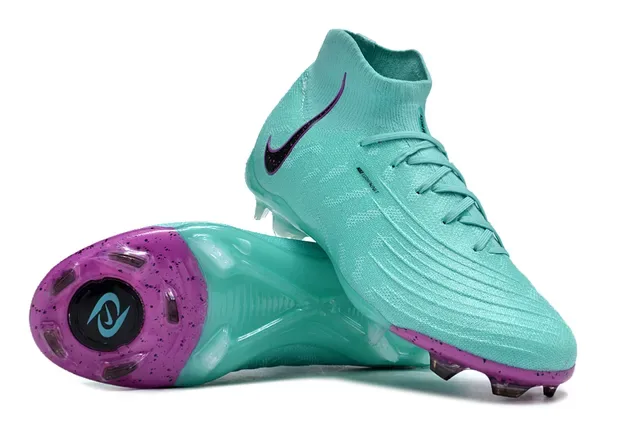 Nike Phantom GT Chaussures de football bleu violet haute coupe ajustement chaussette Flyknit construction sol ferme 3
