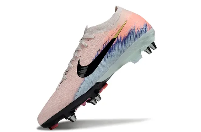 Nike Phantom GT حذاء كرة القدم وردي متعدد الألوان مع الجزء العلوي من التريكو تصميم تدرجي برسوم الفرشاة Firm-Ground 3