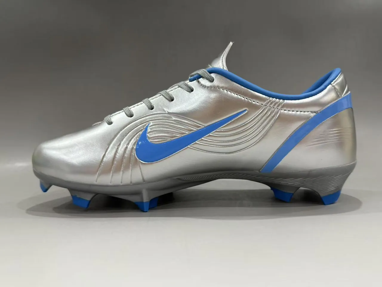 Nike Phantom GT Silver and Blue Firm-Ground Soccer Shoes 6