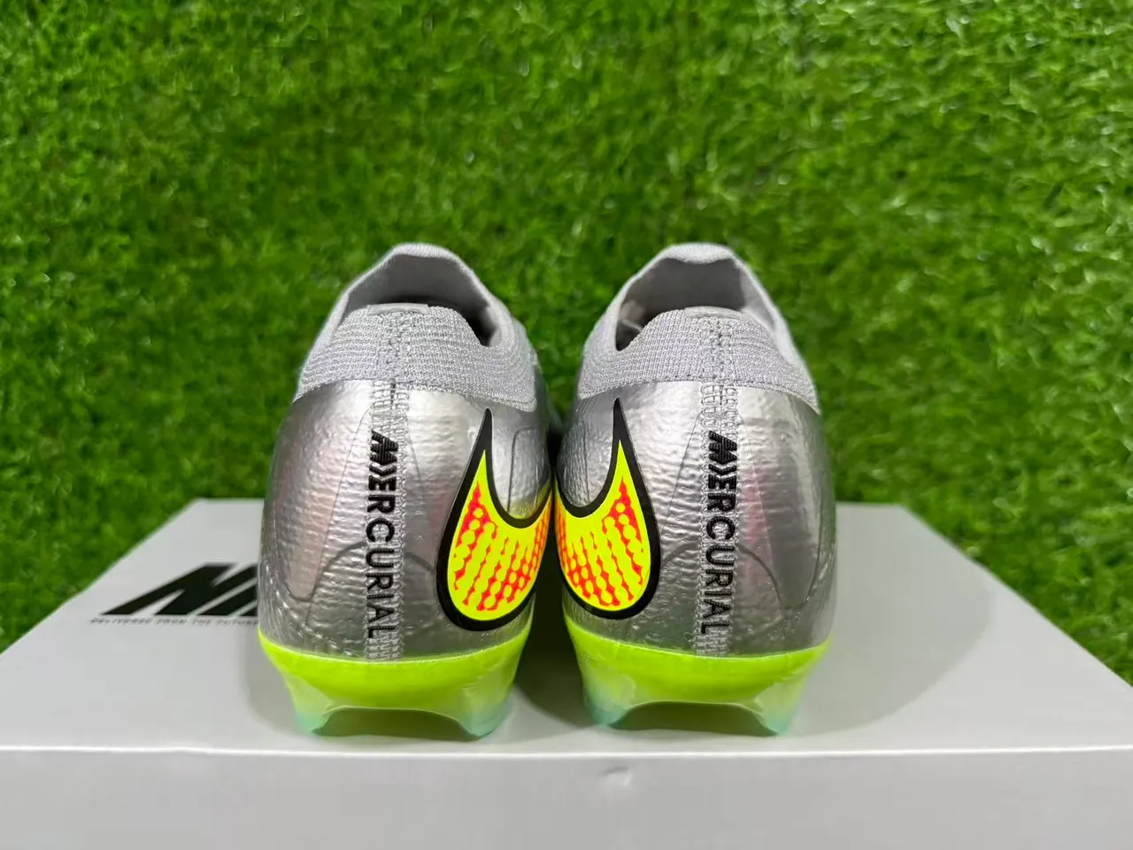 Nike Phantom GT Silver Green Knitted Upper Metallic Firm-Ground Soccer Shoes 9