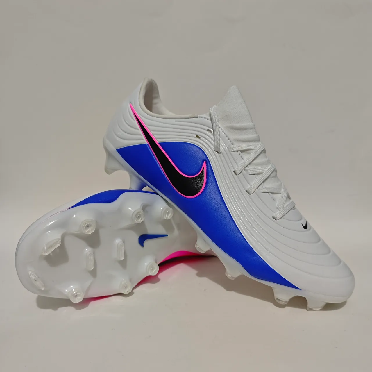 Nike Phantom GT Blanc Bleu Haut Synthétique Lacets Asymétriques Terrain Ferme Chaussures de Football 11