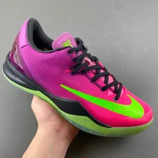 Nike Zapatillas de Baloncesto con Upper de Tejido en Rosa y Verde, Corte Bajo, Cordones Asimétricos